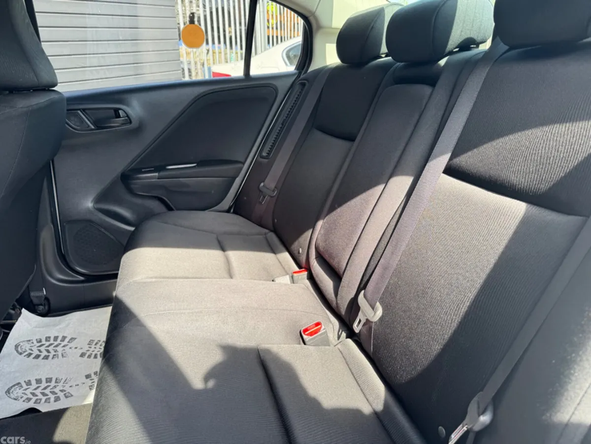 Honda Grace Saloon, Petrol Hybrid, 2016, White