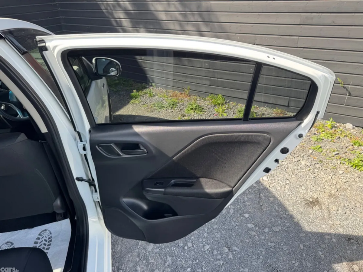 Honda Grace Saloon, Petrol Hybrid, 2016, White