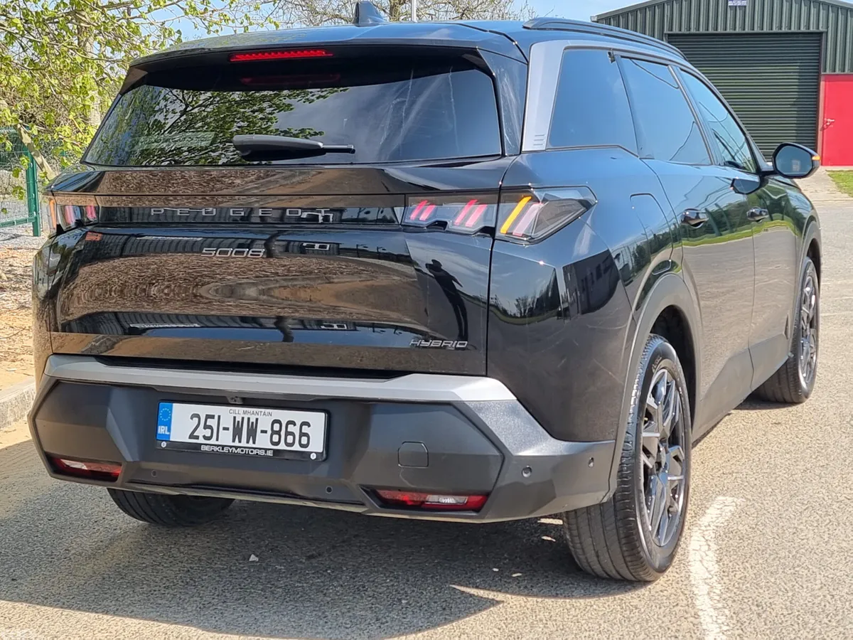 Peugeot 5008 MPV, Petrol Hybrid, 2025, Black