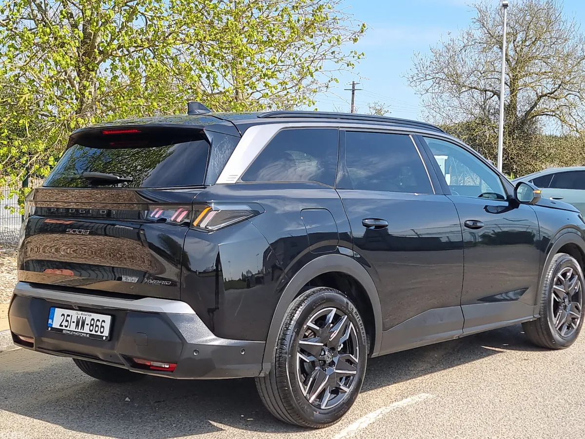 Peugeot 5008 MPV, Petrol Hybrid, 2025, Black