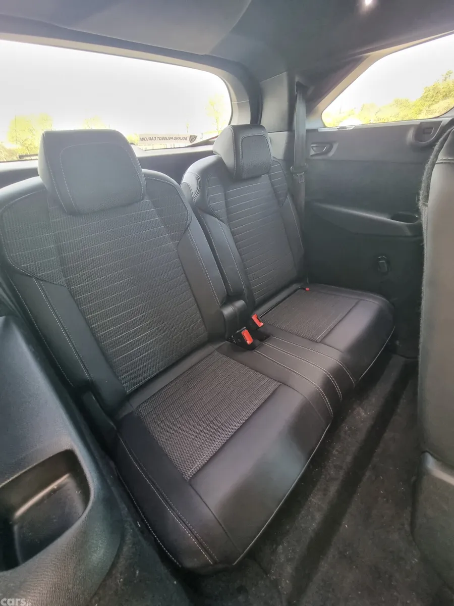 Peugeot 5008 MPV, Petrol Hybrid, 2025, Black