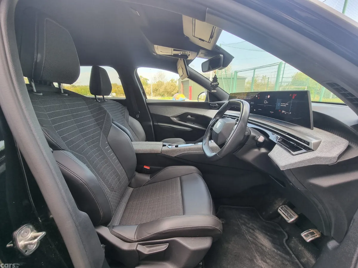 Peugeot 5008 MPV, Petrol Hybrid, 2025, Black