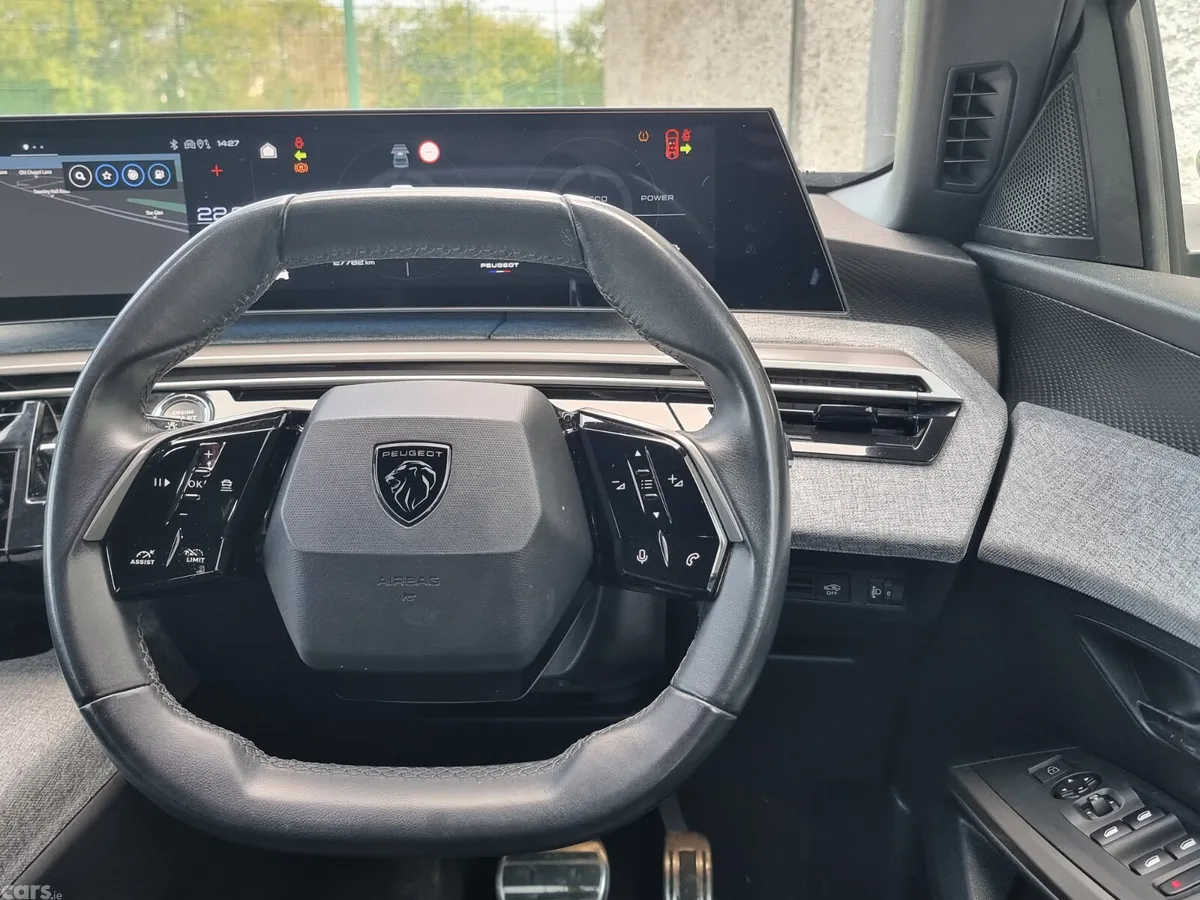 Peugeot 5008 MPV, Petrol Hybrid, 2025, Black