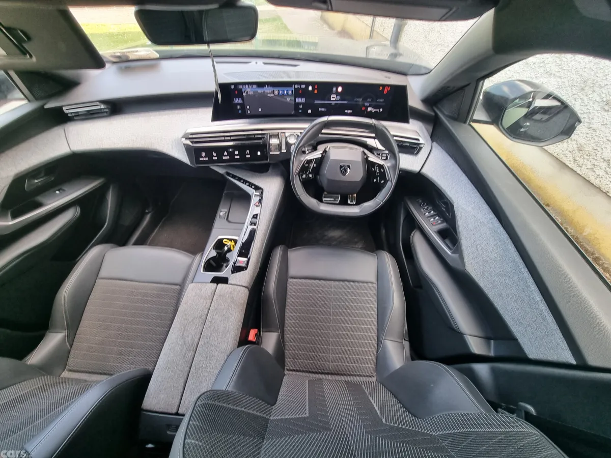 Peugeot 5008 MPV, Petrol Hybrid, 2025, Black