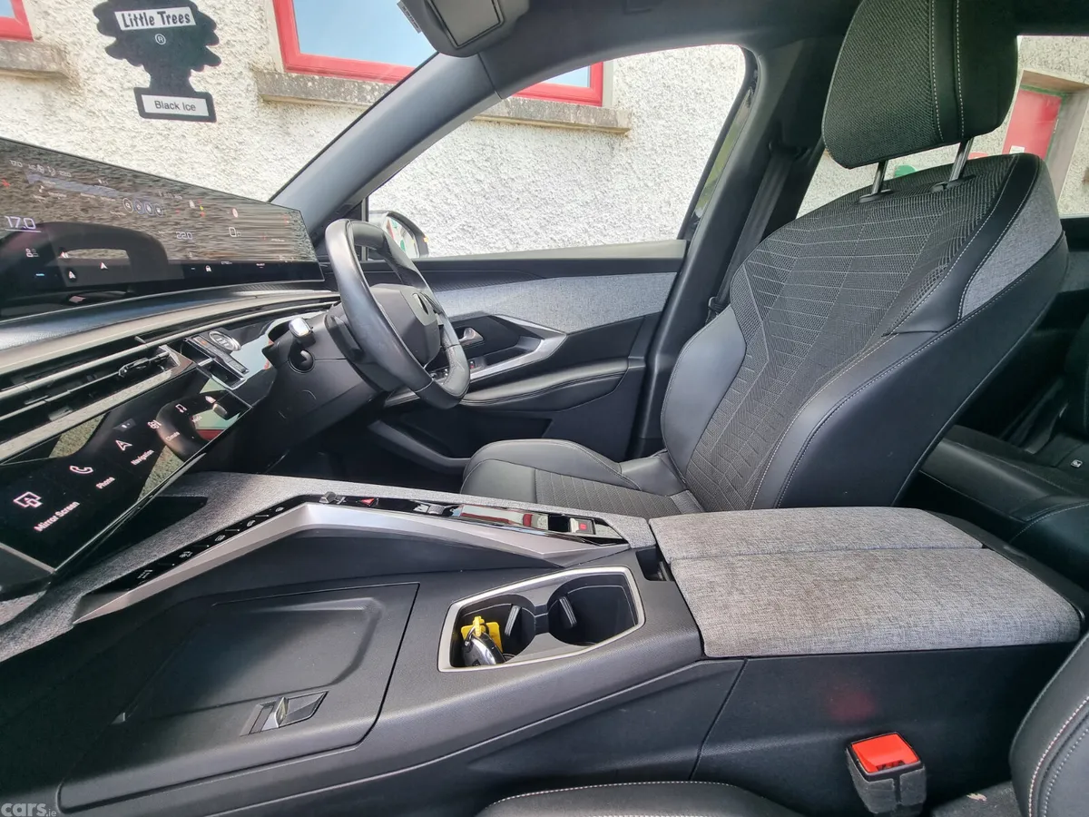 Peugeot 5008 MPV, Petrol Hybrid, 2025, Black