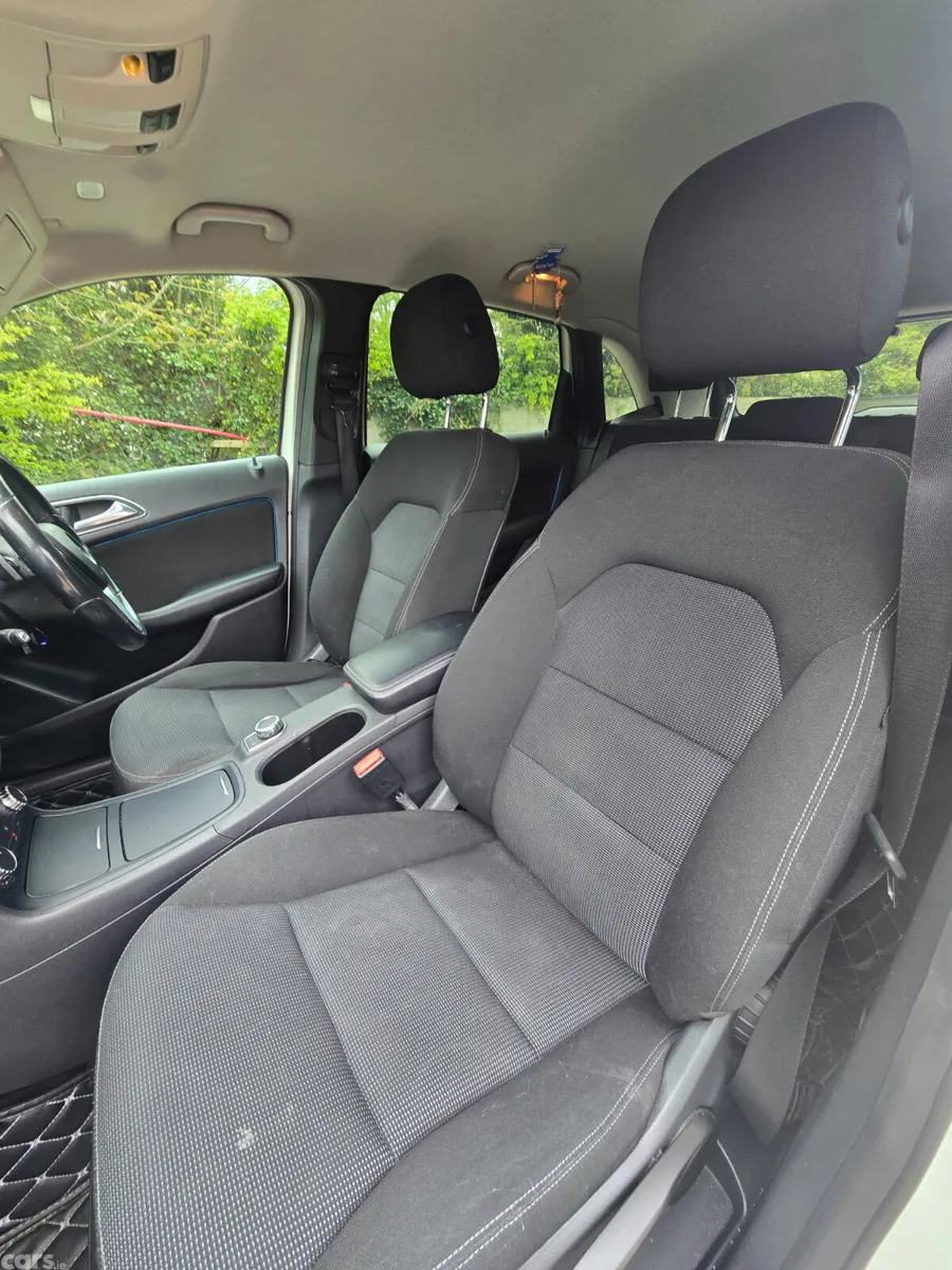 Mercedes-Benz B-Class MPV, Petrol, 2012, White