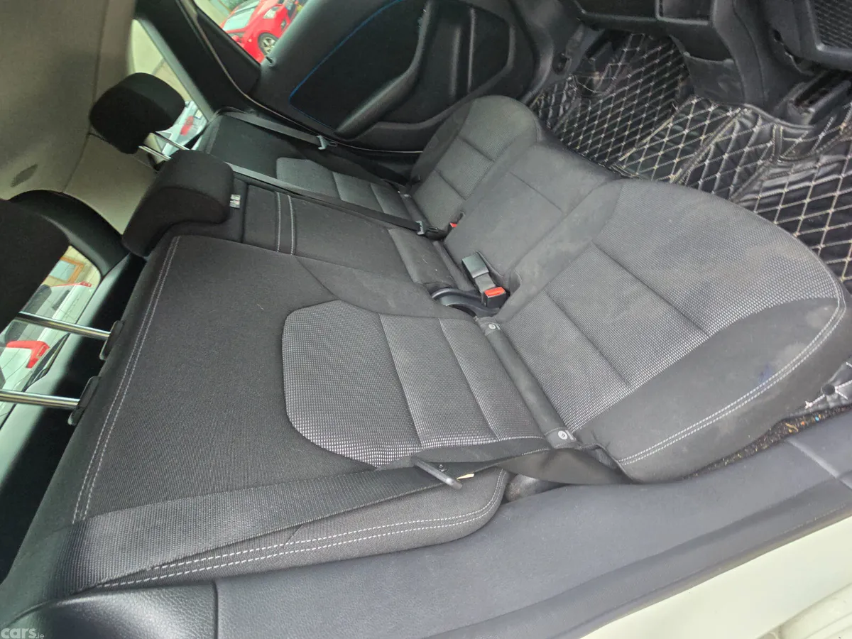 Mercedes-Benz B-Class MPV, Petrol, 2012, White