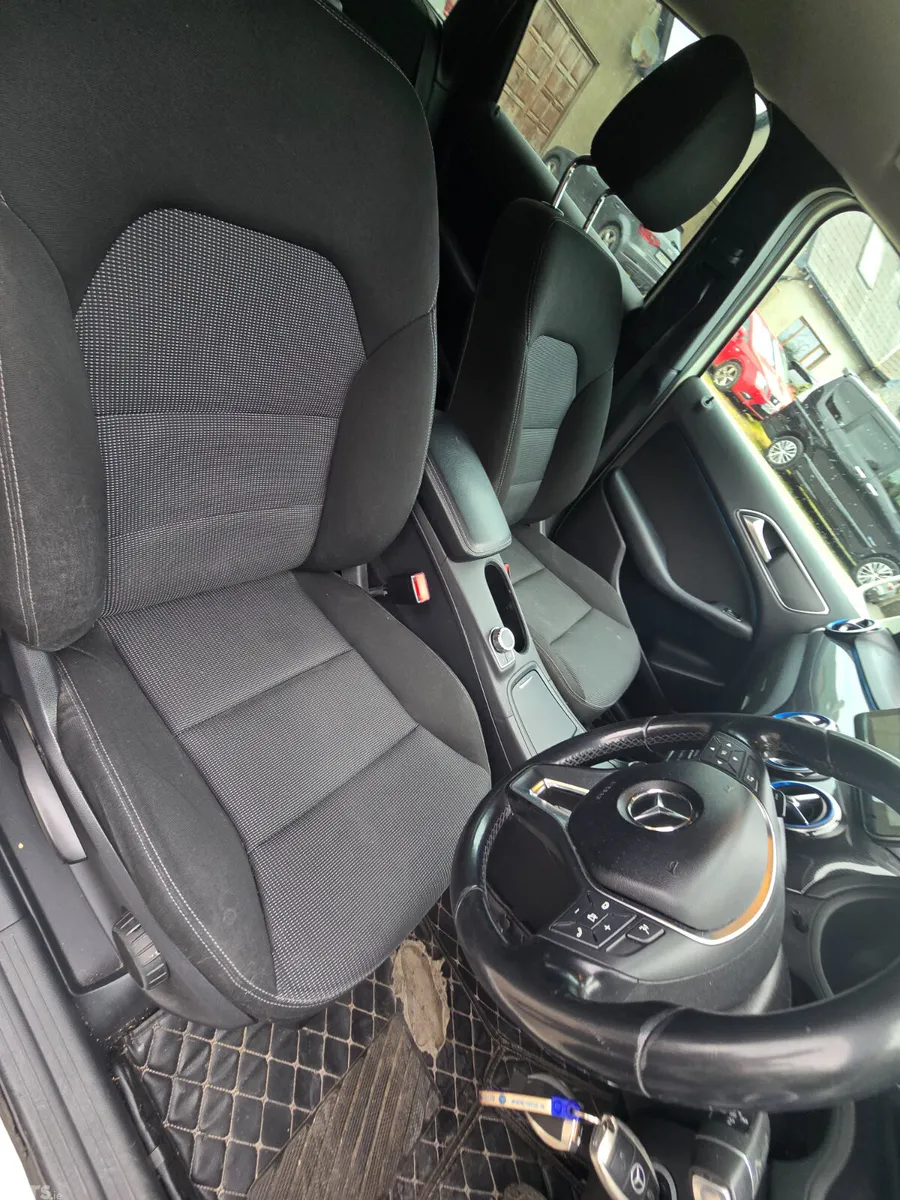 Mercedes-Benz B-Class MPV, Petrol, 2012, White