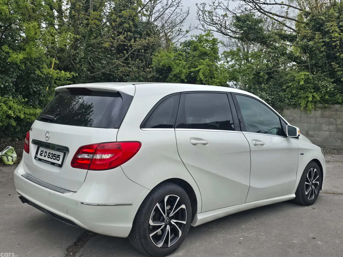 Mercedes-Benz B-Class MPV, Petrol, 2012, White