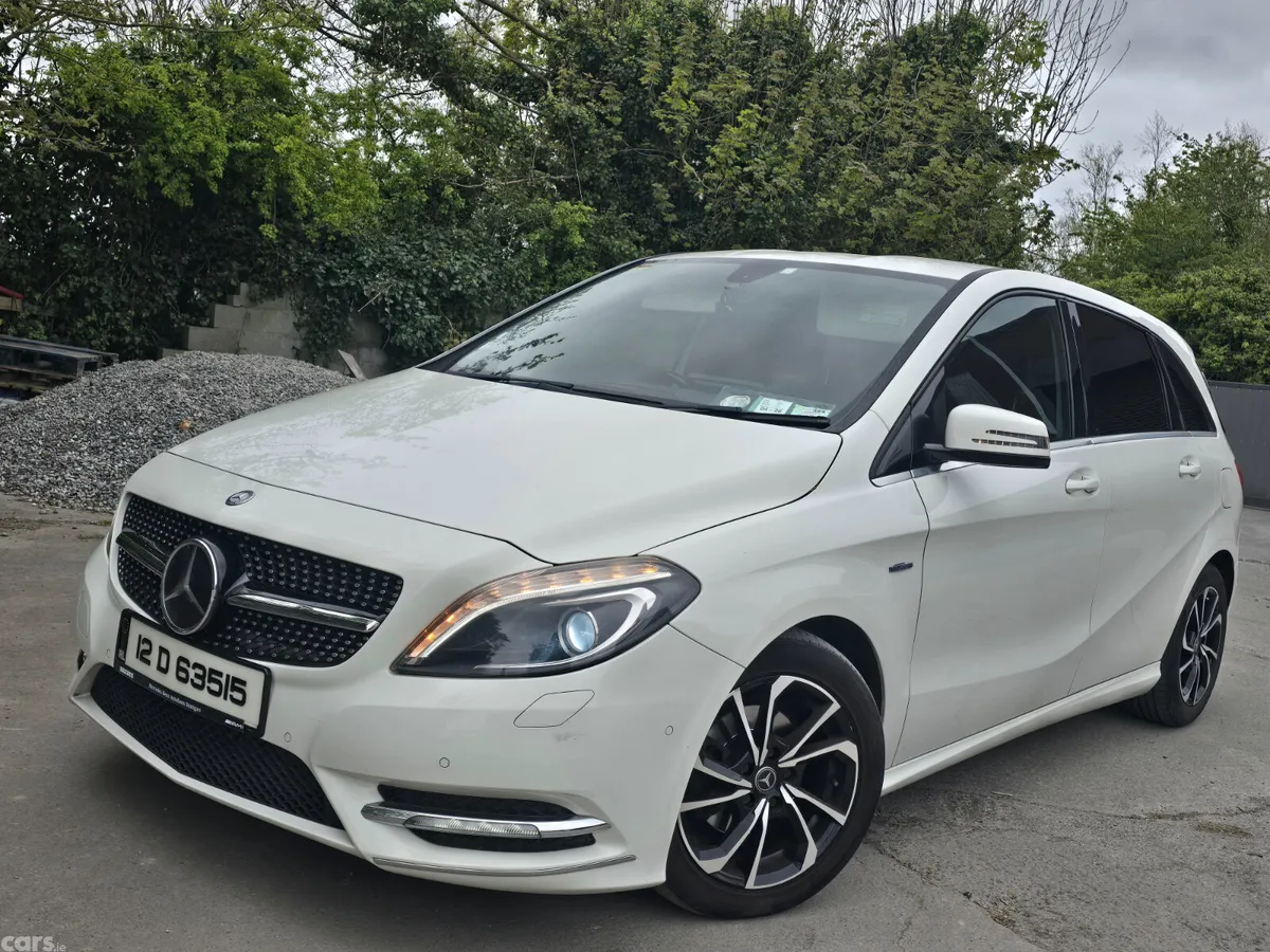 Mercedes-Benz B-Class MPV, Petrol, 2012, White
