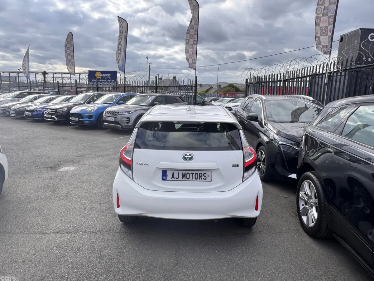 Toyota Aqua Hatchback, Petrol Hybrid, 2020, White