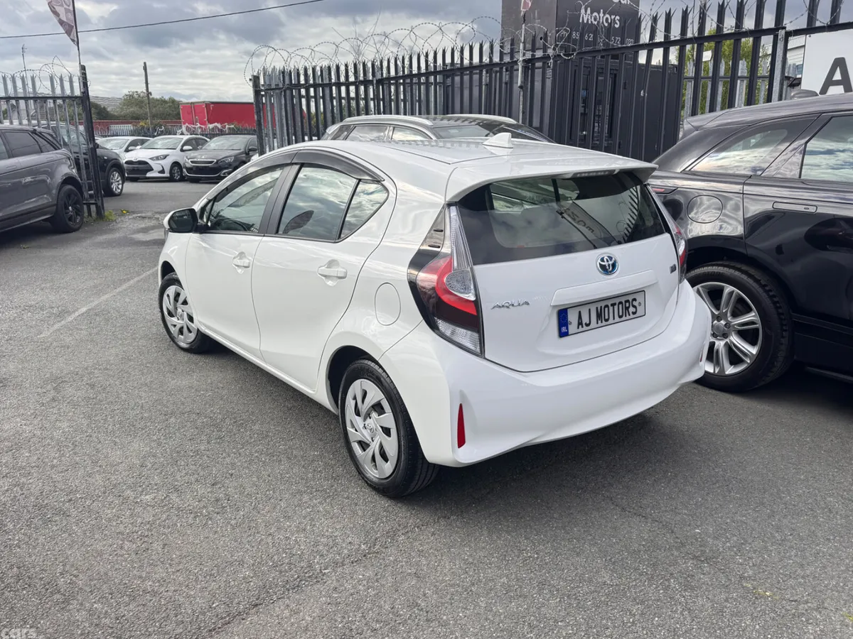 Toyota Aqua Hatchback, Petrol Hybrid, 2020, White