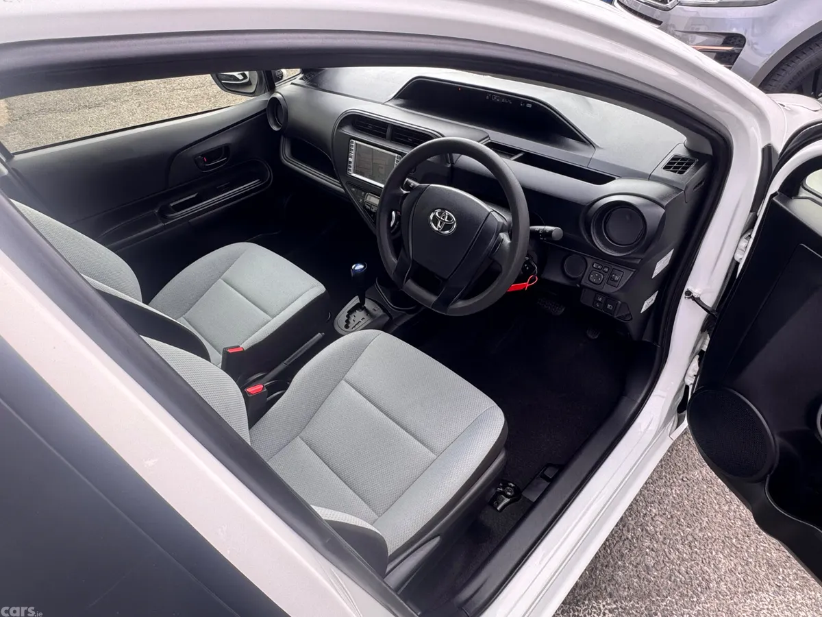 Toyota Aqua Hatchback, Petrol Hybrid, 2020, White