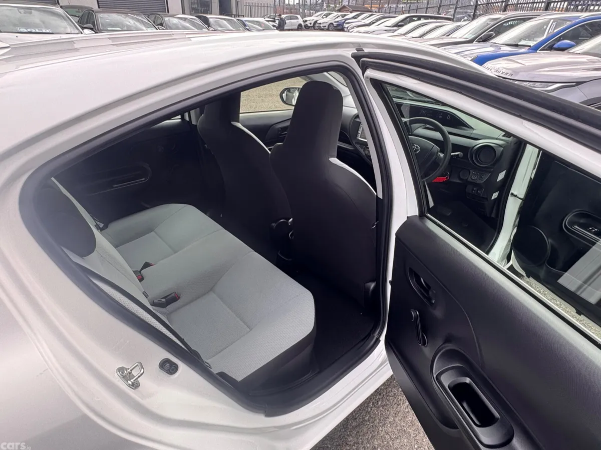 Toyota Aqua Hatchback, Petrol Hybrid, 2020, White