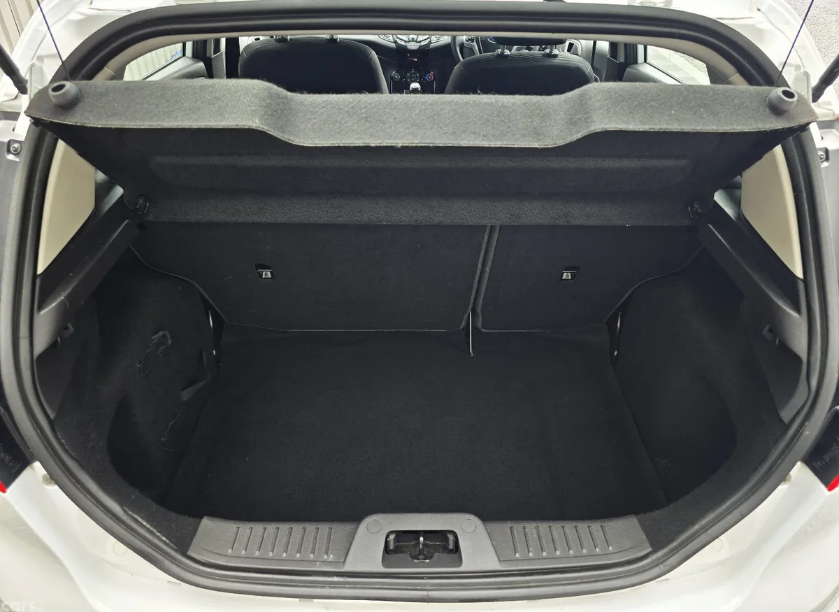 Ford Fiesta Hatchback, Petrol, 2015, White