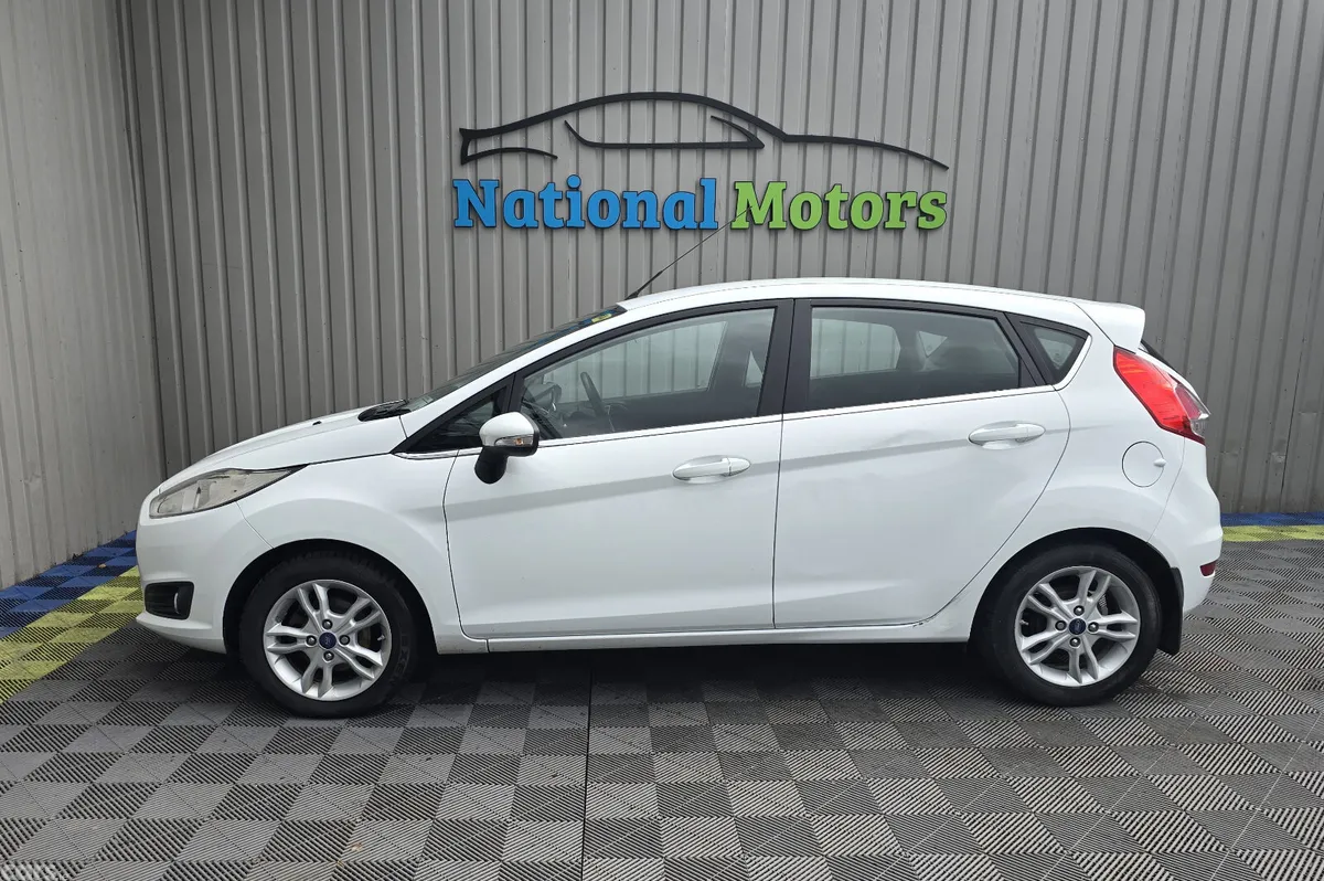 Ford Fiesta Hatchback, Petrol, 2015, White
