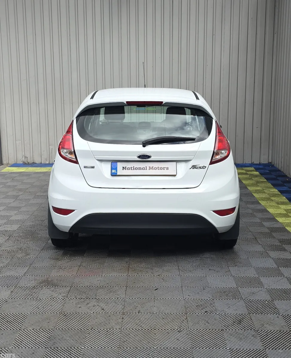 Ford Fiesta Hatchback, Petrol, 2015, White