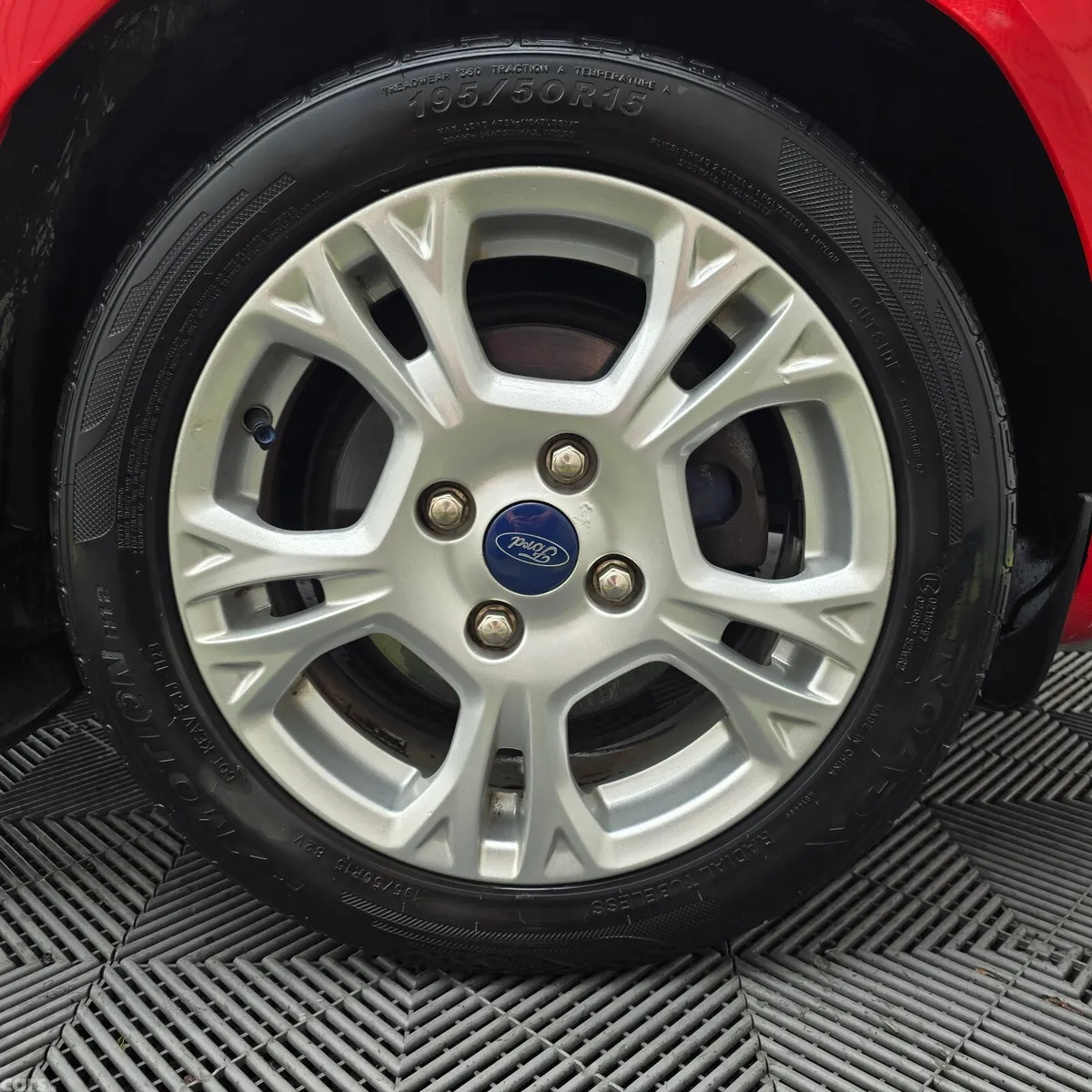 Ford Fiesta Hatchback, Petrol, 2016, Red