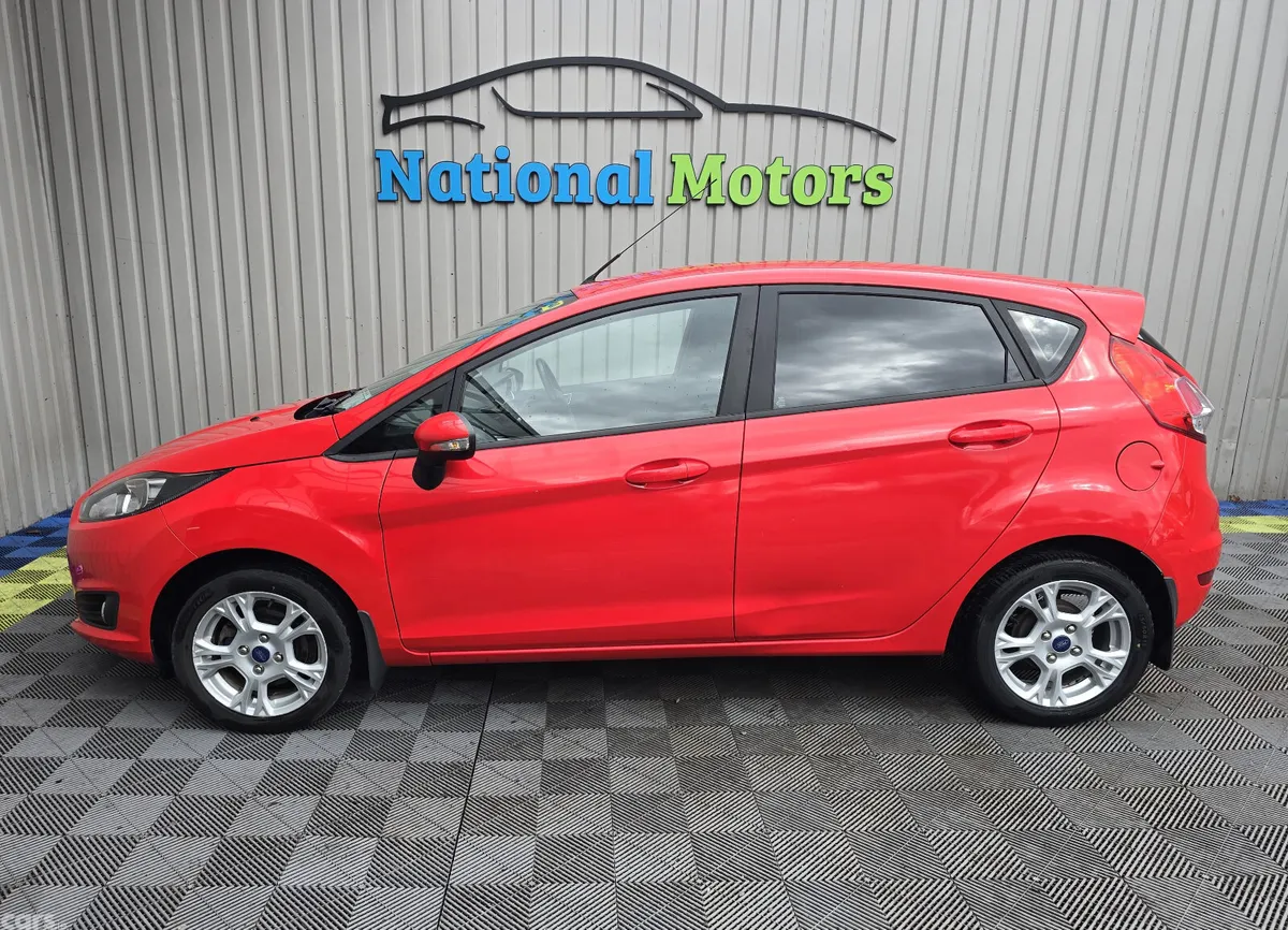 Ford Fiesta Hatchback, Petrol, 2016, Red