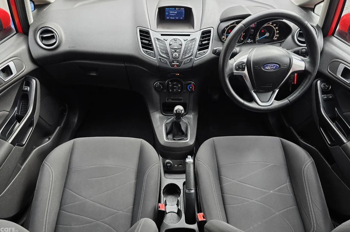 Ford Fiesta Hatchback, Petrol, 2016, Red