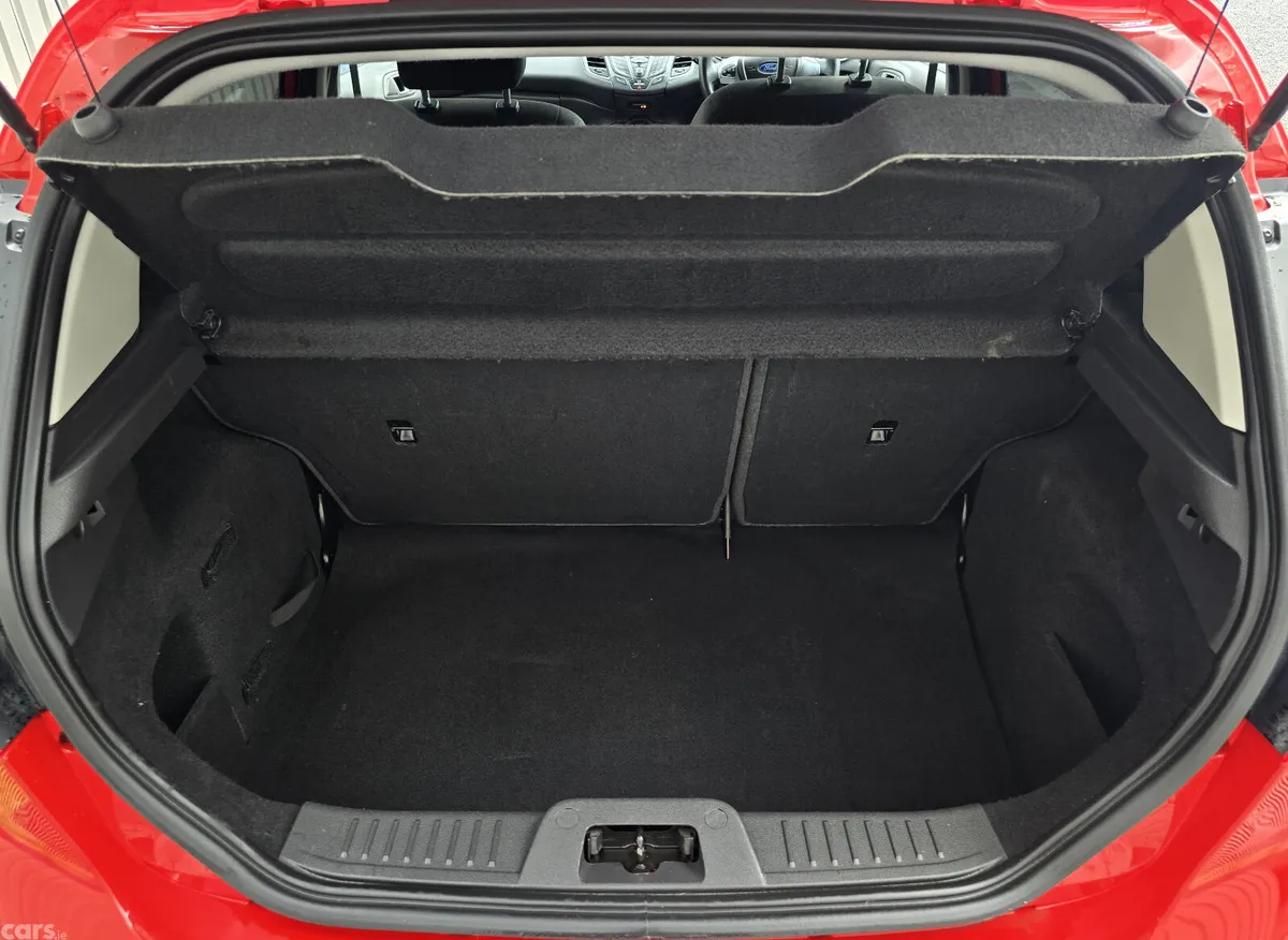 Ford Fiesta Hatchback, Petrol, 2016, Red
