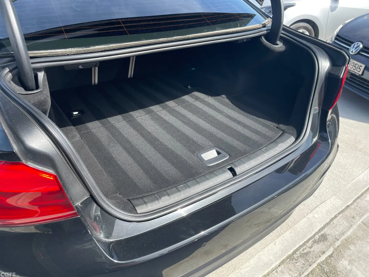 BMW 5-Series Saloon, Petrol Plug-in Hybrid, 2019, Black