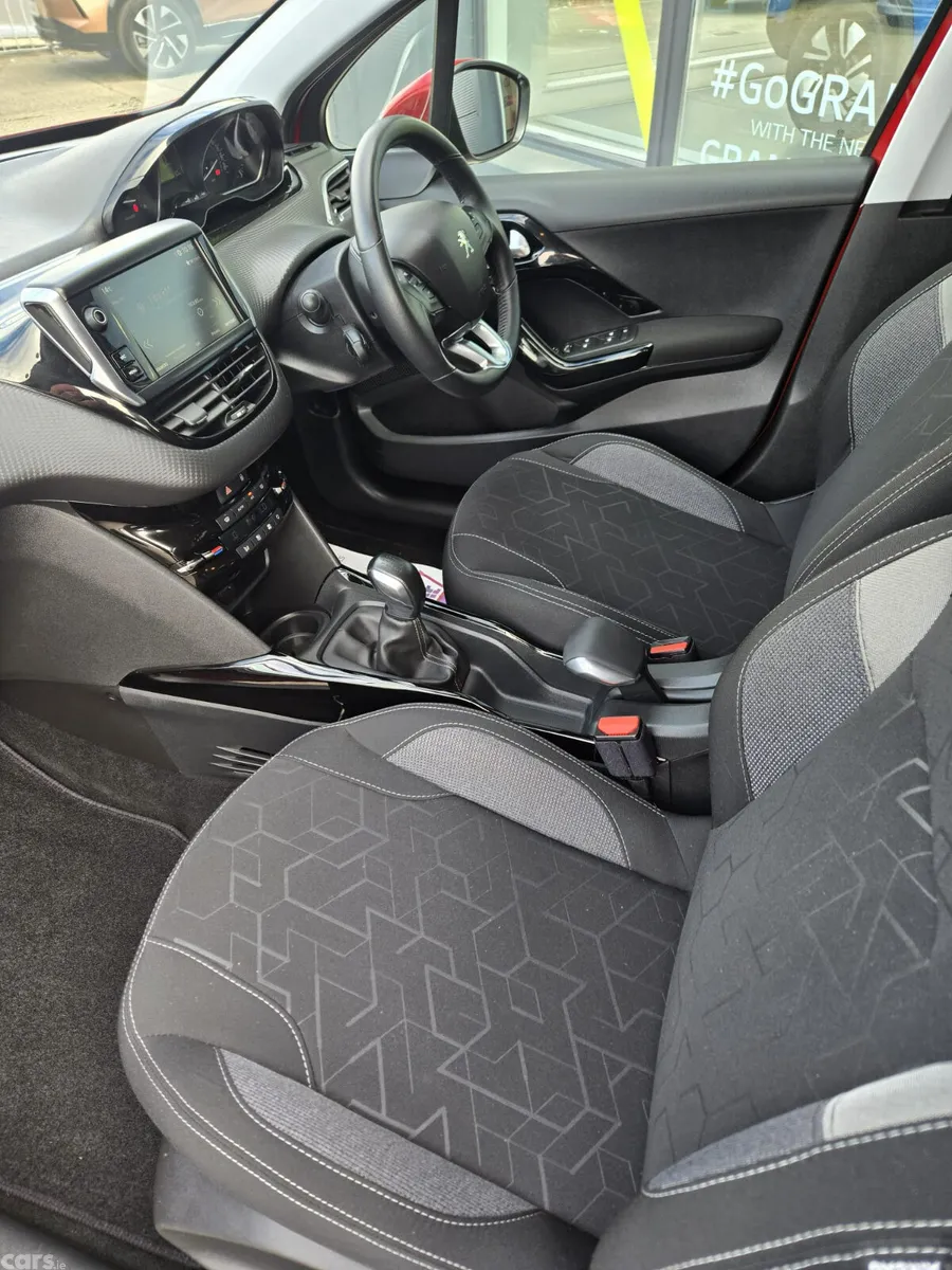 Peugeot 2008 Estate, Diesel, 2020, Red