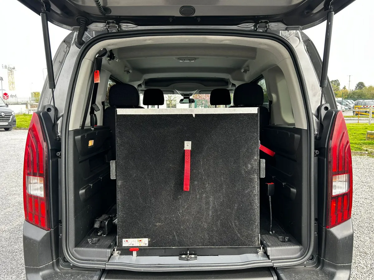 Peugeot Rifter MPV, Diesel, 2022, Grey