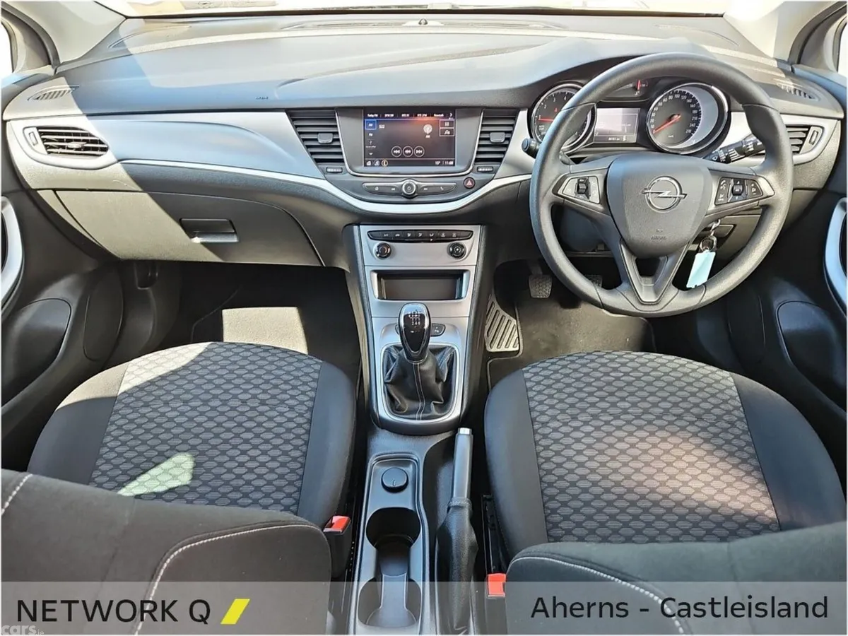 Opel Astra Hatchback, Petrol, 2021, Black