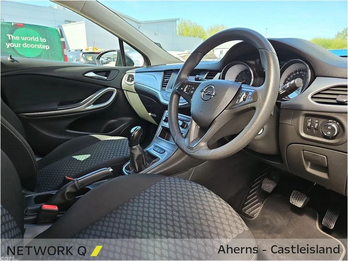 Opel Astra Hatchback, Petrol, 2021, Black