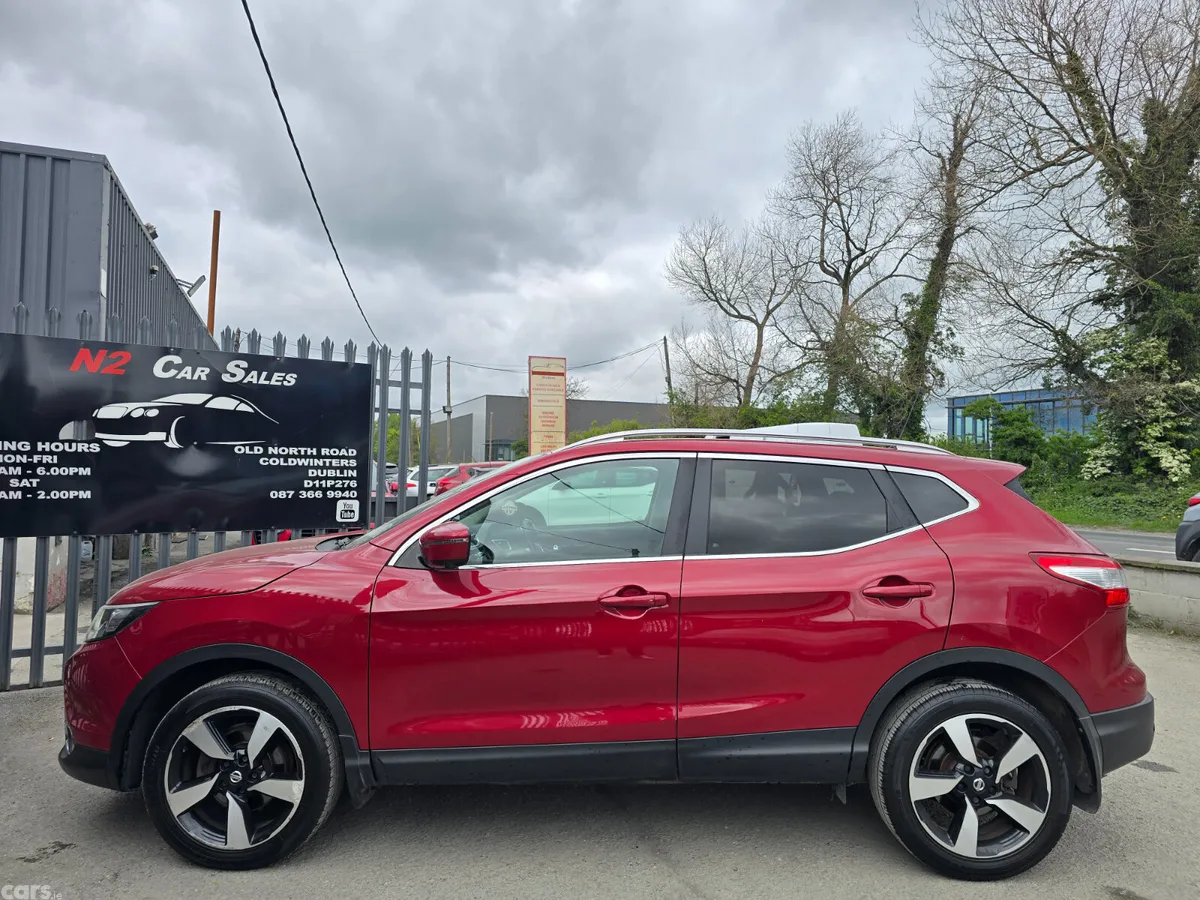 Nissan Qashqai SUV, Diesel, 2017, Red