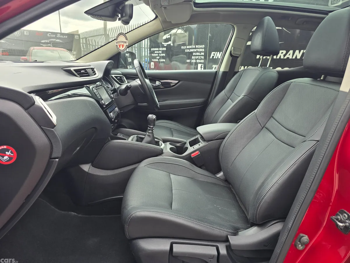 Nissan Qashqai SUV, Diesel, 2017, Red