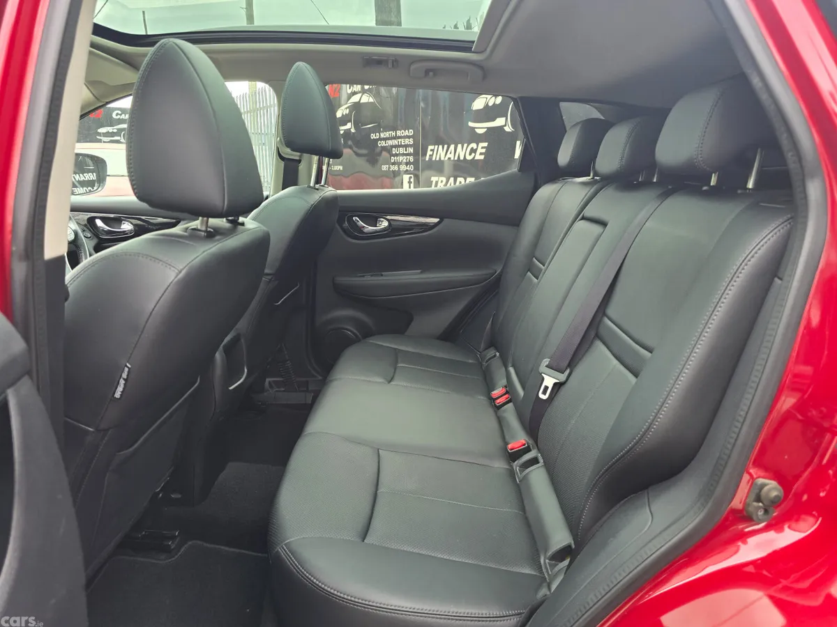 Nissan Qashqai SUV, Diesel, 2017, Red