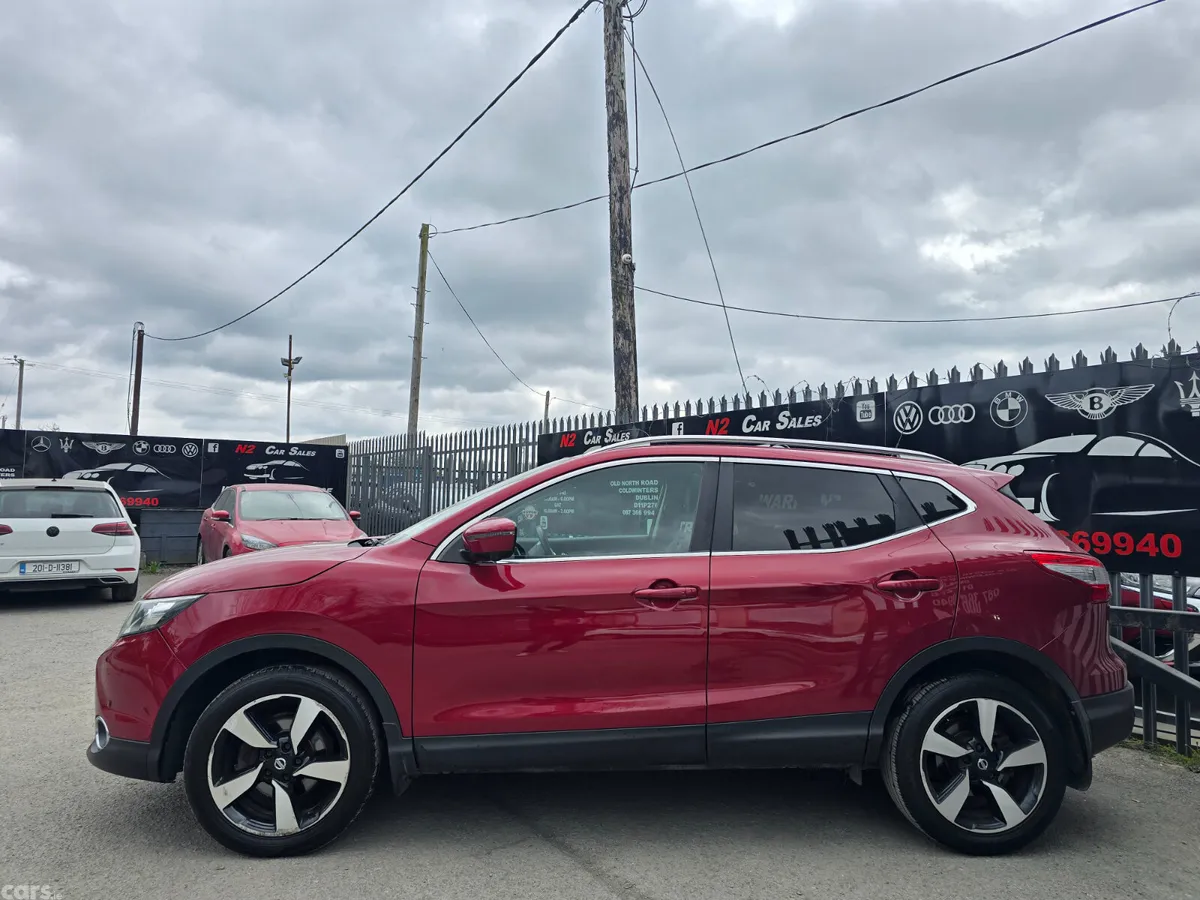 Nissan Qashqai SUV, Diesel, 2017, Red