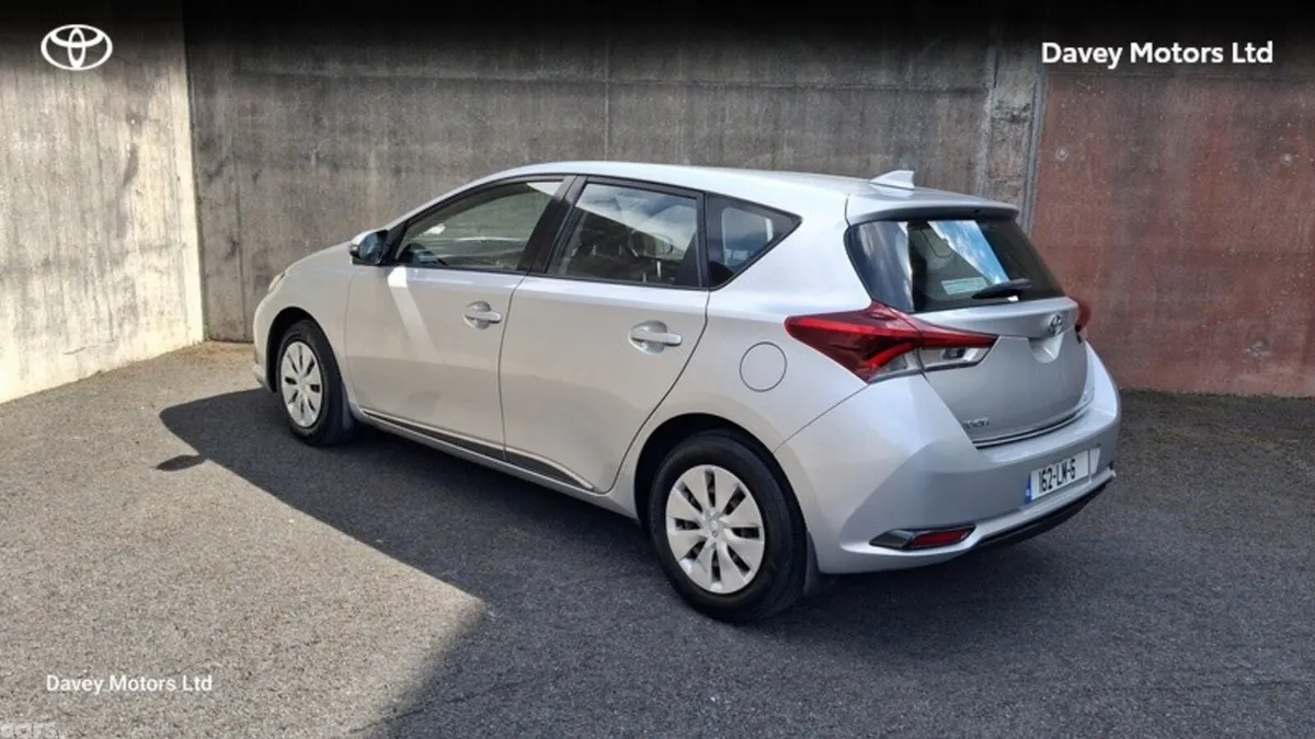 Toyota Auris Hatchback, Petrol, 2016, Silver