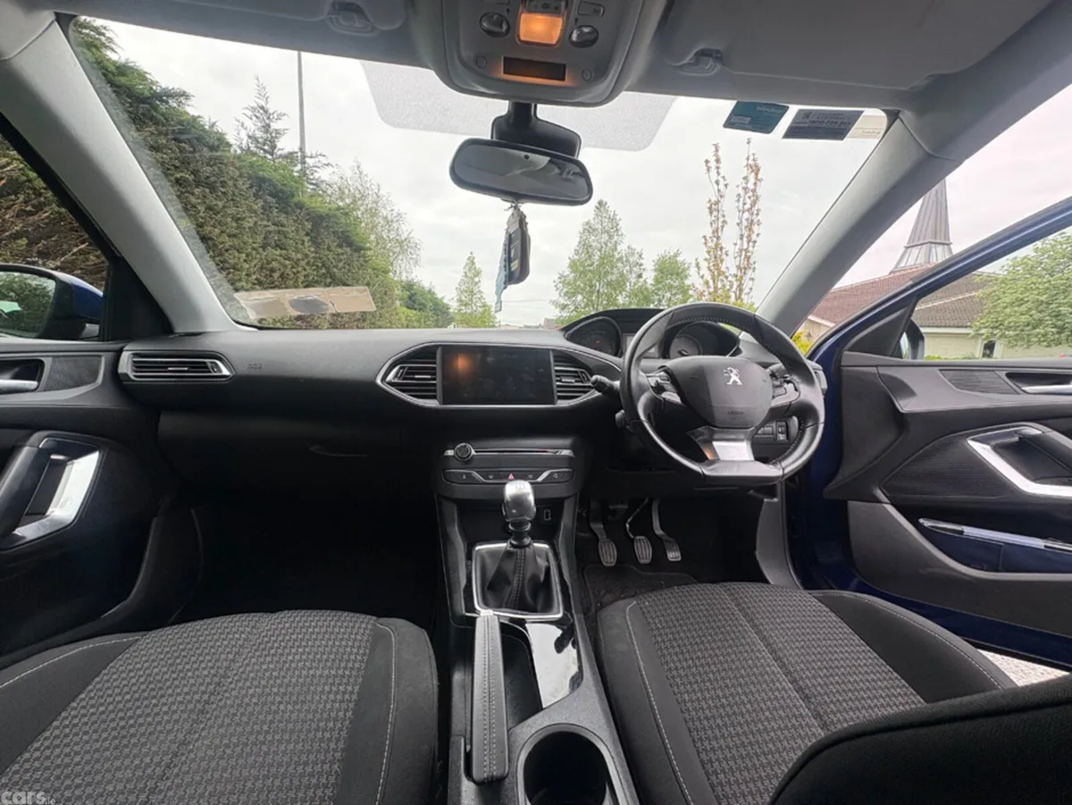 Peugeot 308 Hatchback, Diesel, 2019, Blue