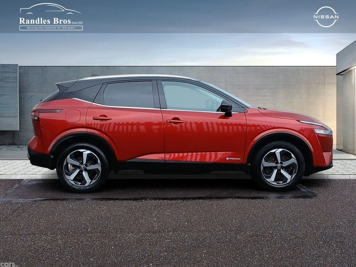 Nissan Qashqai MPV, Petrol, 2023, Red