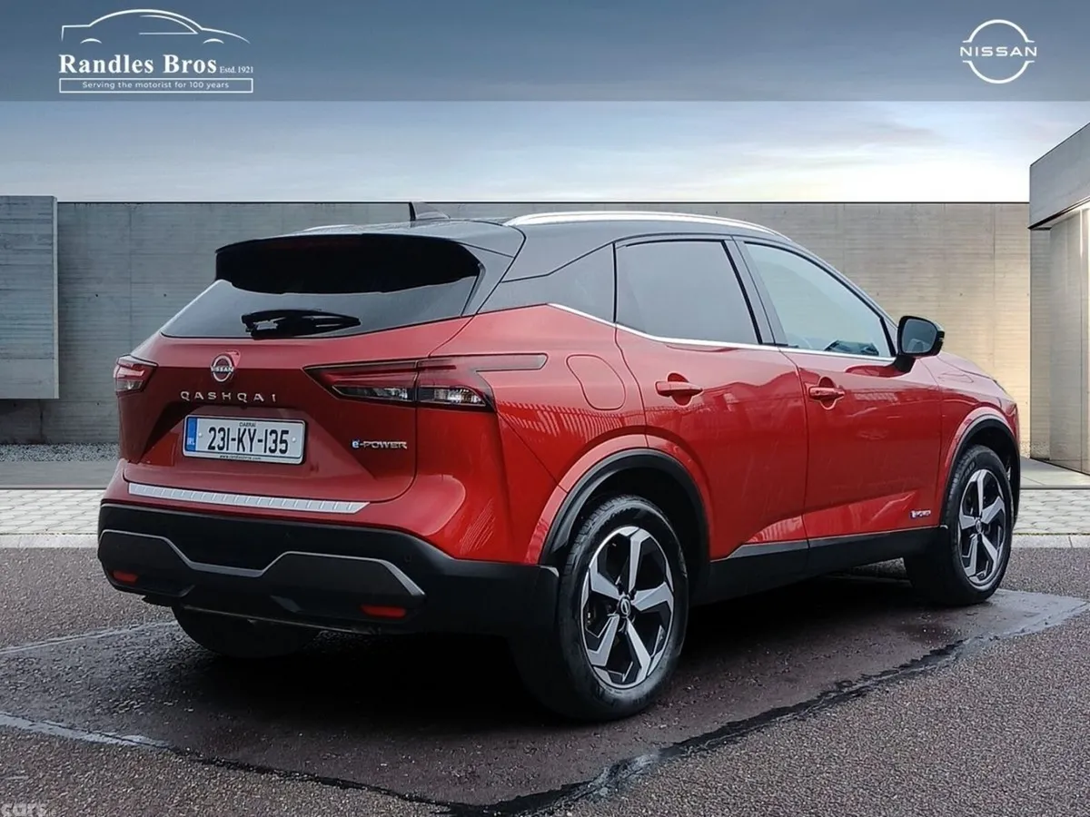 Nissan Qashqai MPV, Petrol, 2023, Red