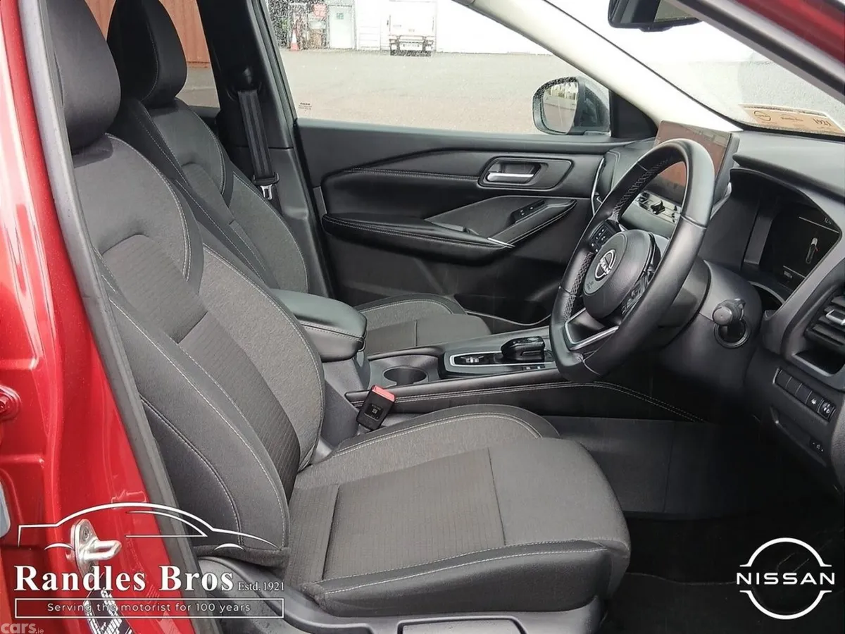 Nissan Qashqai MPV, Petrol, 2023, Red