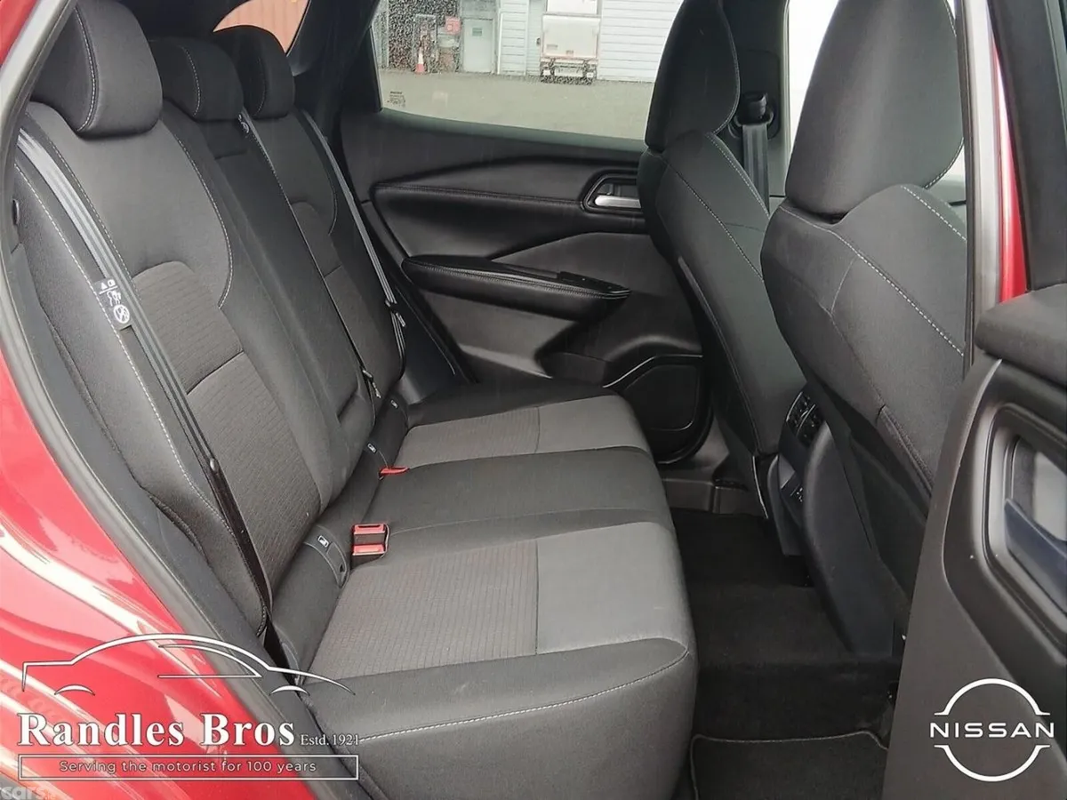 Nissan Qashqai MPV, Petrol, 2023, Red