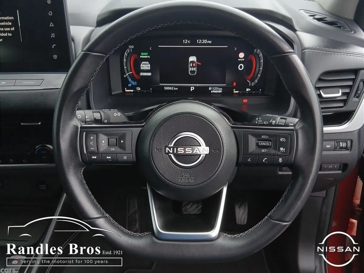 Nissan Qashqai MPV, Petrol, 2023, Red