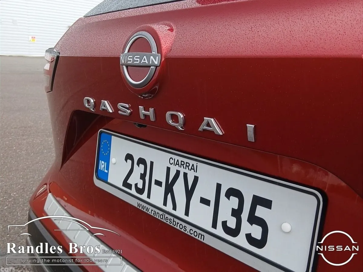 Nissan Qashqai MPV, Petrol, 2023, Red