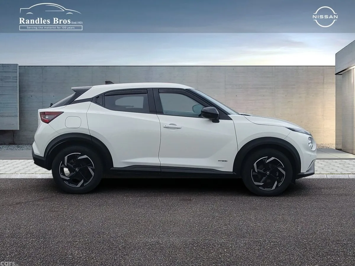 Nissan Juke SUV, Petrol Hybrid, 2024, White