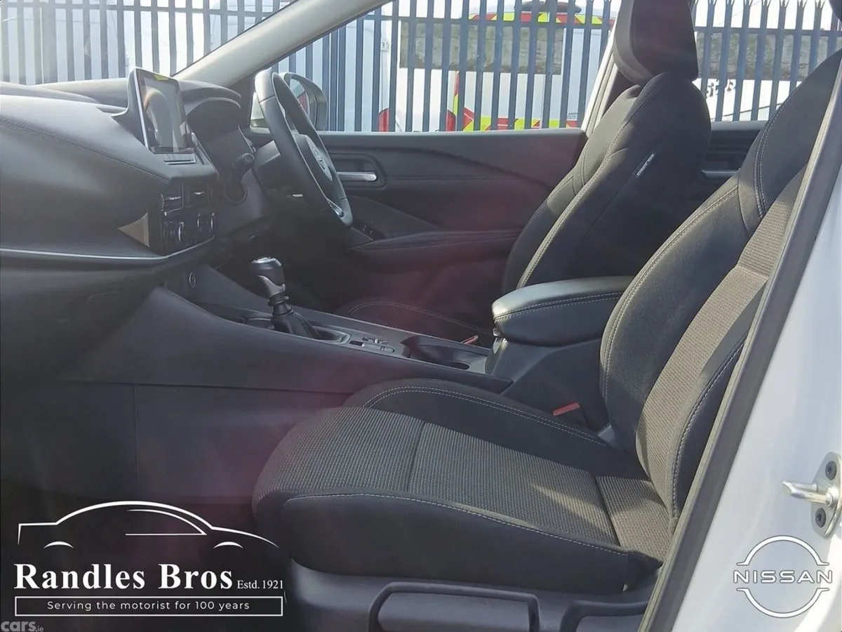 Nissan Qashqai MPV, Petrol, 2025, White