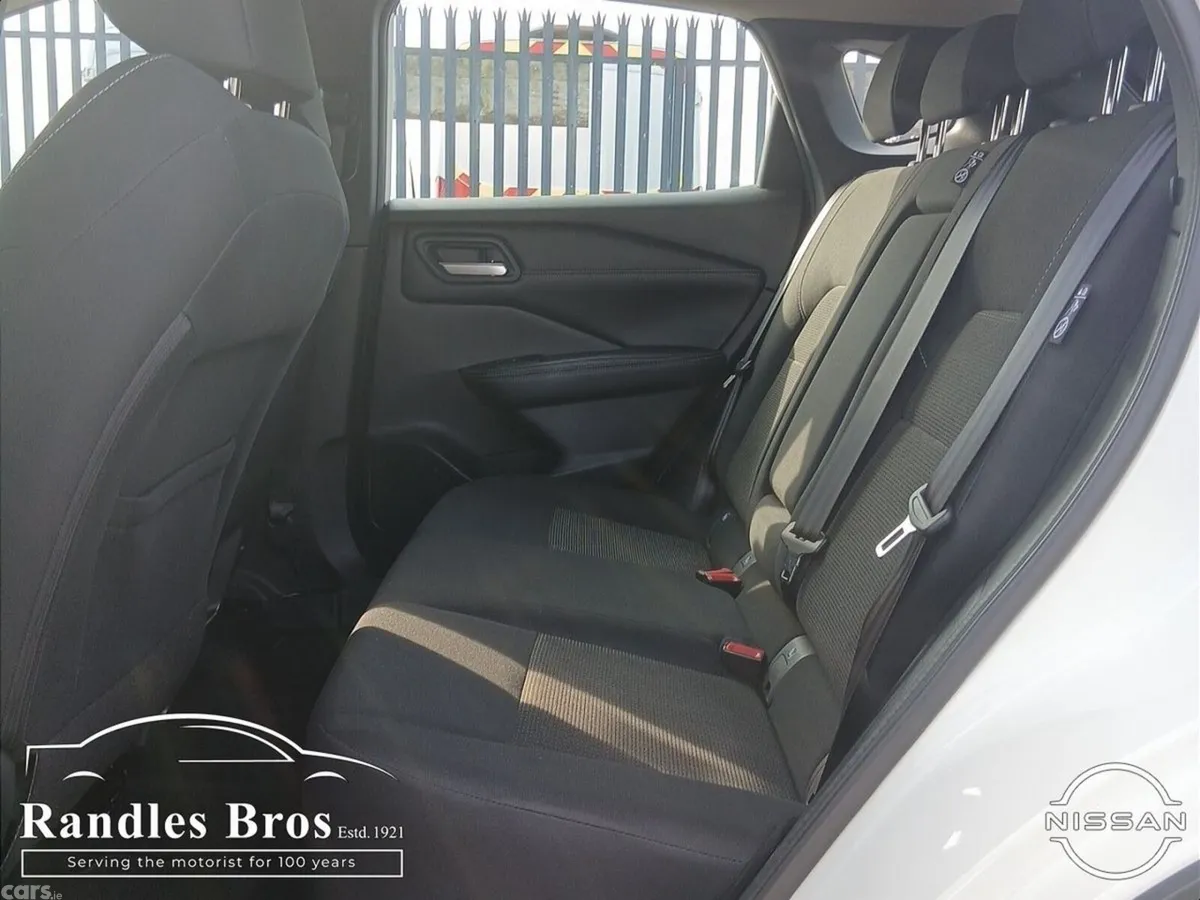 Nissan Qashqai MPV, Petrol, 2025, White