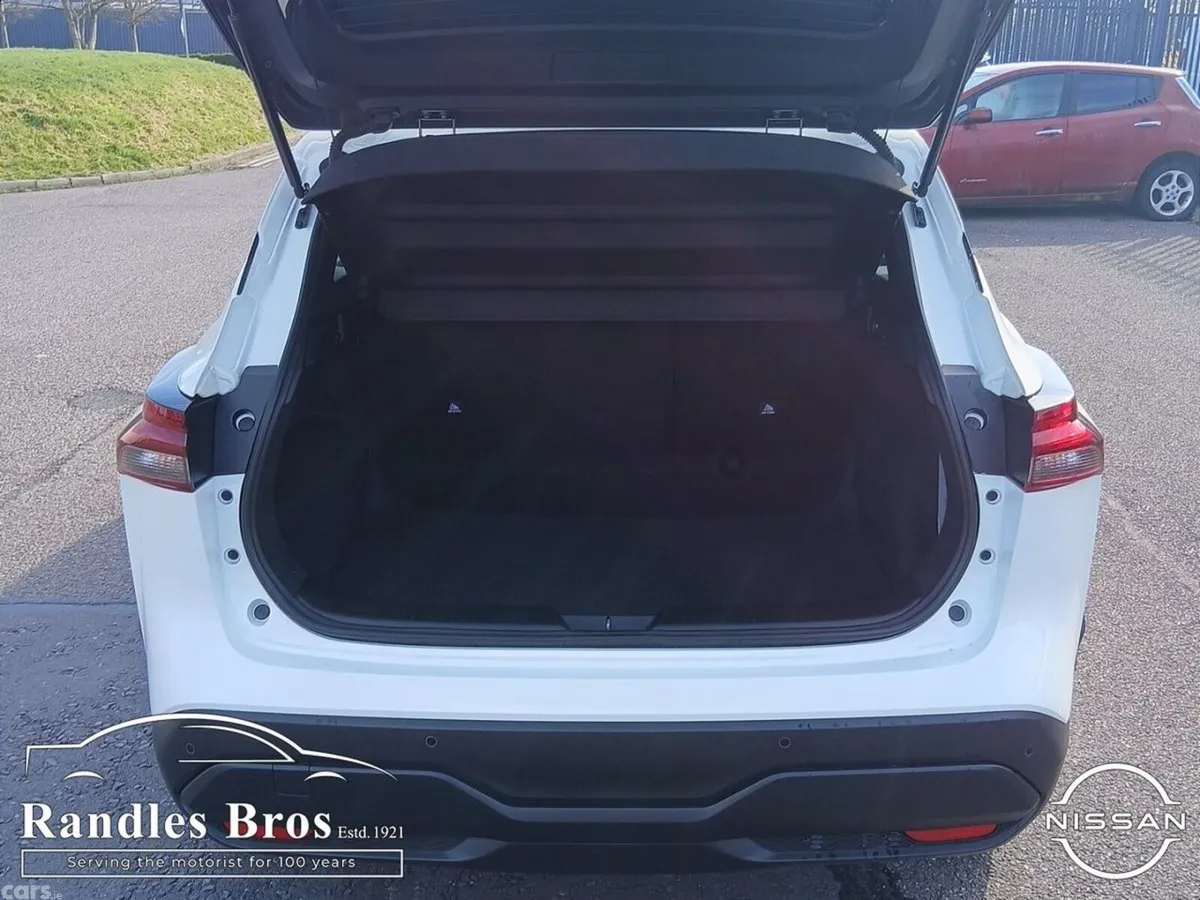 Nissan Qashqai MPV, Petrol, 2025, White