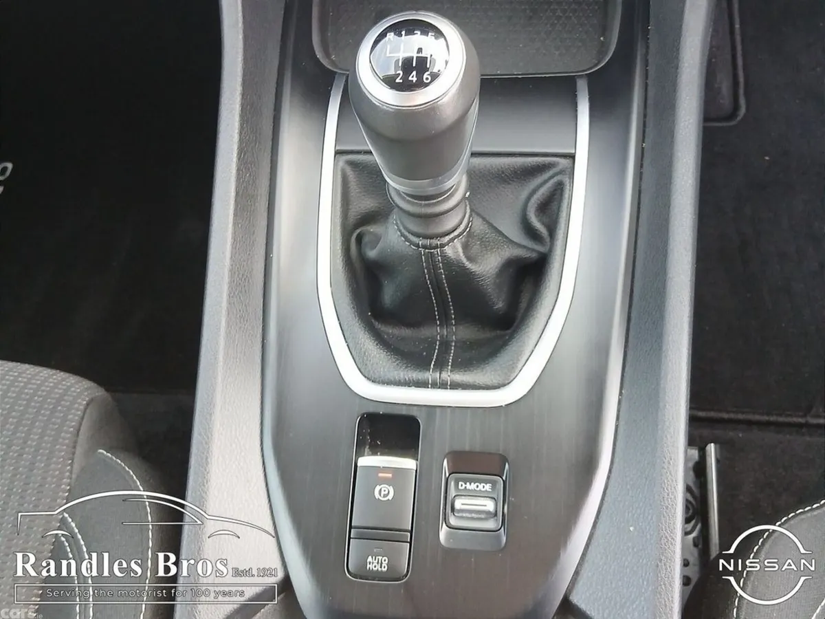 Nissan Qashqai MPV, Petrol, 2025, White