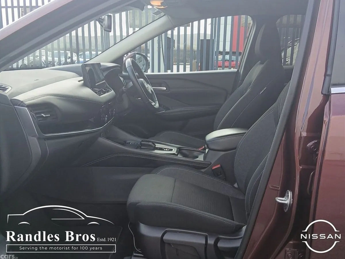 Nissan Qashqai MPV, Petrol Hybrid, 2023, Red