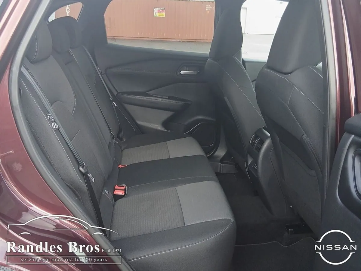 Nissan Qashqai MPV, Petrol Hybrid, 2023, Red
