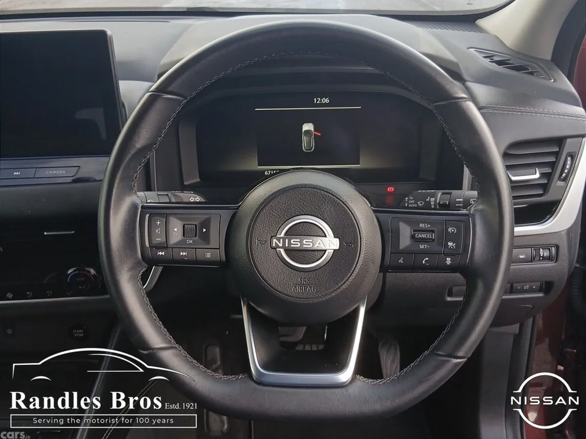 Nissan Qashqai MPV, Petrol Hybrid, 2023, Red